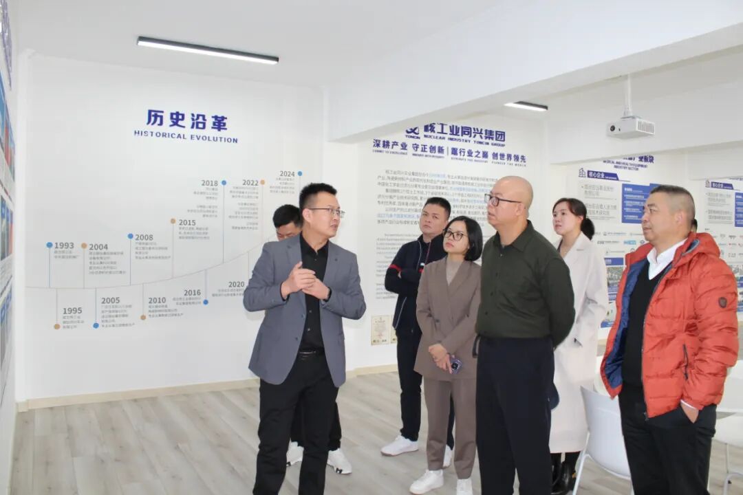 وين جينتشوان، رئيس مجموعة Meijiang، والوفد يزورون مجموعة Toncin للتبادل