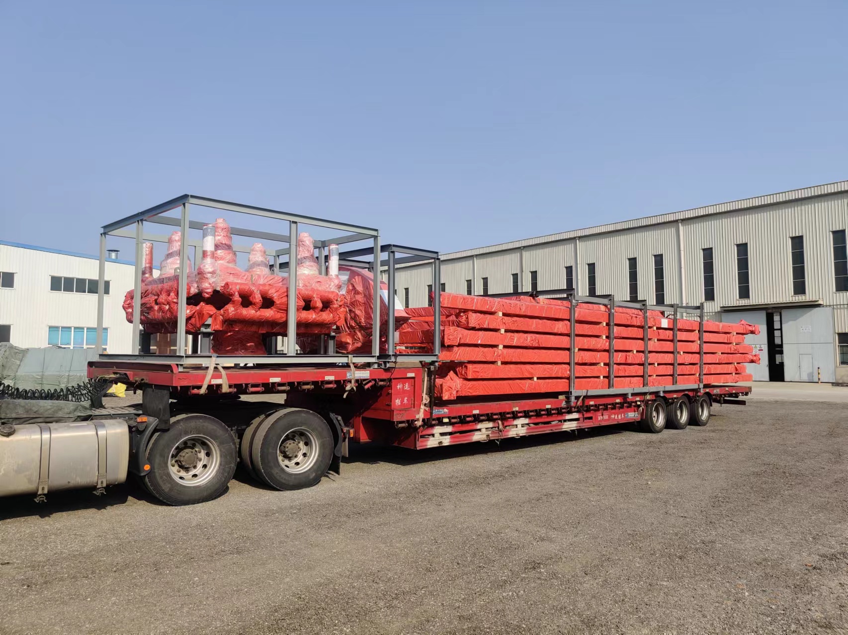 تم تعبئة مكثف Toncin وهو في انتظار الشحن