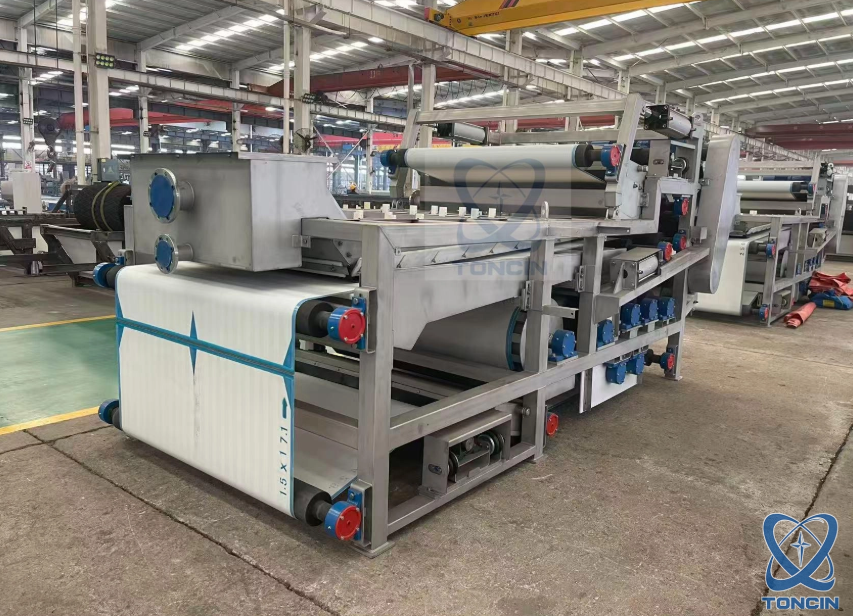 مكبس مرشح الحزام أصبح سهلاً لنزح المياه من الحمأة