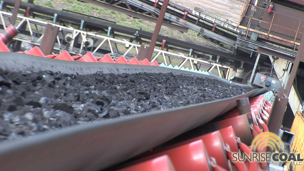 الدليل الأساسي لاختيار أفضل ناقل الحزام المموج لعملك